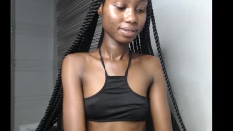 Snapshot of choco_petitqueen chatting on 11/10/25, 04:00 choco_petitqueen online show from 11/10/25, 04:00