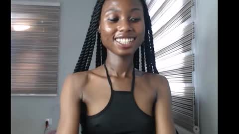 Snapshot of choco_petitqueen chatting on 11/12/25, 07:42 choco_petitqueen online show from 11/12/25, 07:42