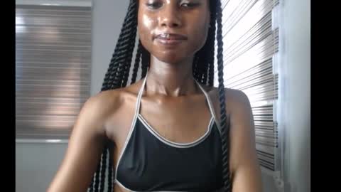 Snapshot of choco_petitqueen chatting on 11/14/25, 08:35 choco_petitqueen online show from 11/14/25, 08:35