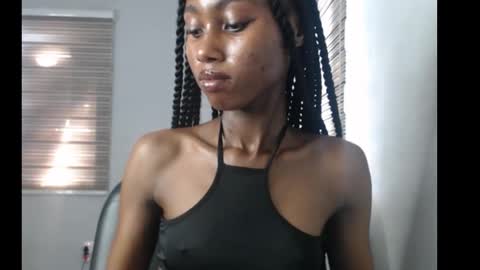 Snapshot of choco_petitqueen chatting on 11/18/25, 07:57 choco_petitqueen online show from 11/18/25, 07:57