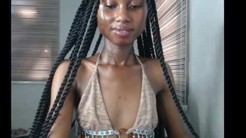 Snapshot of choco_petitqueen chatting on 11/19/25, 08:14 choco_petitqueen online show from 11/19/25, 08:14