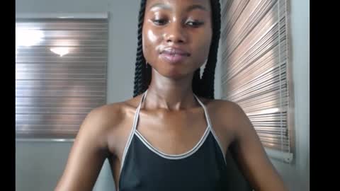 Snapshot of choco_petitqueen chatting on 11/22/25, 08:13 choco_petitqueen online show from 11/22/25, 08:13