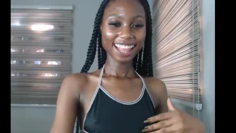 Snapshot of choco_petitqueen chatting on 11/23/25, 07:41 choco_petitqueen online show from 11/23/25, 07:41