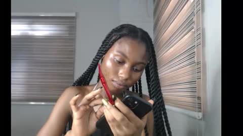 Snapshot of choco_petitqueen chatting on 11/27/25, 08:05 choco_petitqueen online show from 11/27/25, 08:05