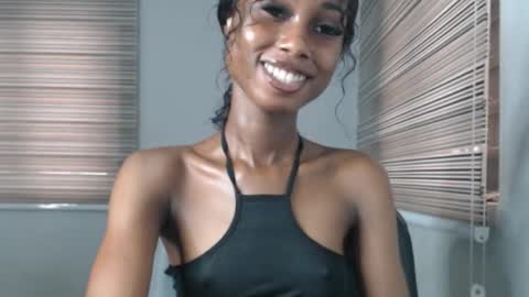 Snapshot of choco_petitqueen chatting on 12/16/25, 07:35 choco_petitqueen online show from 12/16/25, 07:35