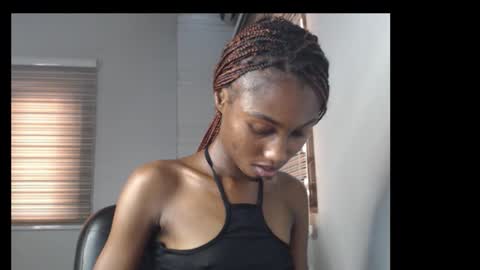 Snapshot of choco_petitqueen chatting on 01/16/26, 07:34 choco_petitqueen online show from 01/16/26, 07:34