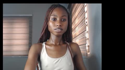 Snapshot of choco_petitqueen chatting on 01/18/26, 02:43 choco_petitqueen online show from 01/18/26, 02:43