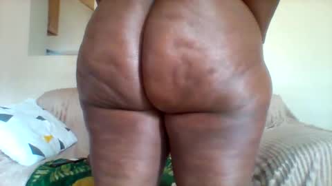 chocobabe002 online show from 10/24/25, 01:18