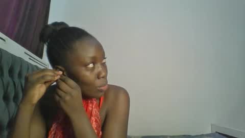 chocobear22 online show from 11/25/25, 08:36