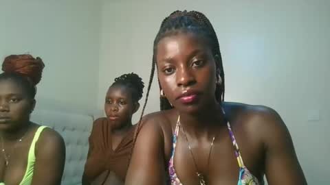 Snapshot of chocolate_iva chatting on 10/17/25, 09:06 Iva online show from 10/17/25, 09:06