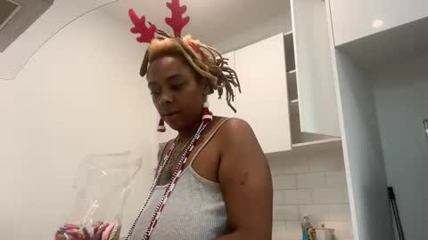 Snapshot of chocolatecakequeen chatting on 12/11/24, 03:45 ChocolateCakeQueen online show from 12/11/24, 03:45