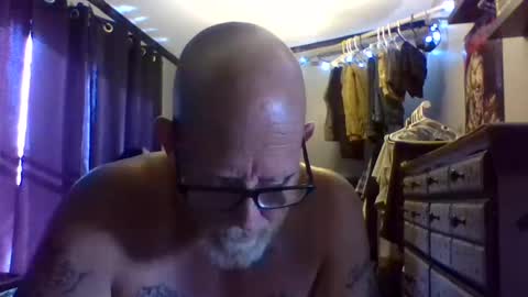 Snapshot of chompers176983 chatting on 09/19/25, 02:07 chompers online show from 09/19/25, 02:07