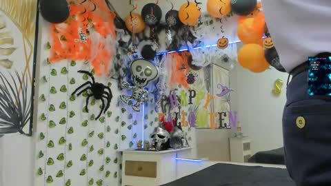 Chorey Thaylor online show from 10/25/25, 02:24