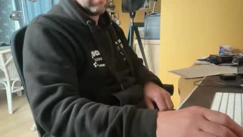 Snapshot of chris13abcd chatting on 03/25/26, 02:12 chris13abcd online show from 03/25/26, 02:12