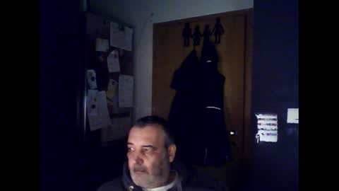 Snapshot of chris250268 chatting on 12/23/24, 07:06 Chris online show from 12/23/24, 07:06