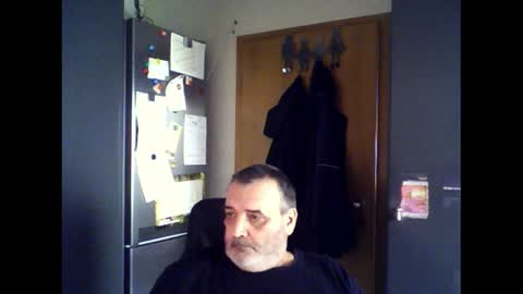 Snapshot of chris250268 chatting on 12/24/24, 10:01 Chris online show from 12/24/24, 10:01