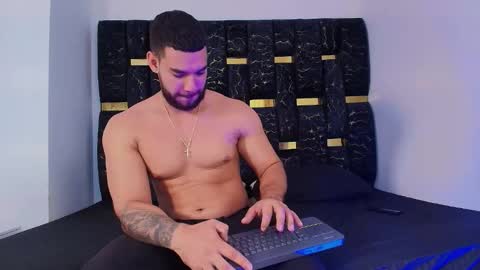 Snapshot of chris_blake__ chatting on 11/22/25, 06:18 Chris B online show from 11/22/25, 06:18