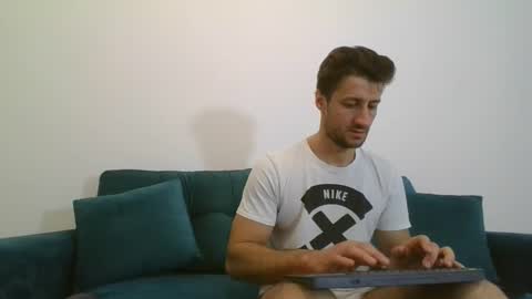 Snapshot of chrisaron chatting on 03/07/25, 04:24 chrisaron online show from 03/07/25, 04:24