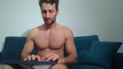 Snapshot of chrisaron chatting on 11/21/25, 04:44 chrisaron online show from 11/21/25, 04:44