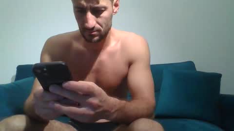 Snapshot of chrisaron chatting on 11/28/25, 05:21 chrisaron online show from 11/28/25, 05:21