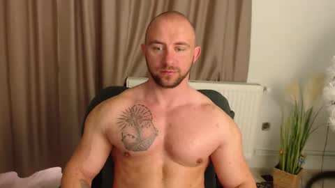 Snapshot of chrisbigbiceps chatting on 03/26/26, 05:13 chrisbigbiceps online show from 03/26/26, 05:13