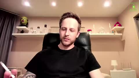 Snapshot of chriscarrey chatting on 06/10/26, 11:35 Chris online show from 06/10/26, 11:35