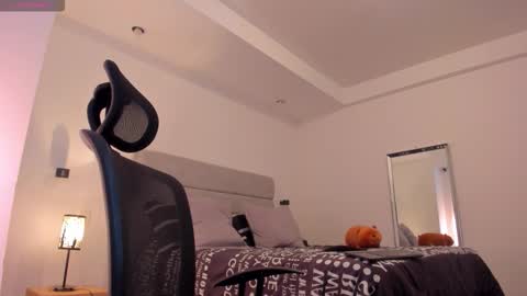 chrismorgan24 online show from 11/25/25, 09:26