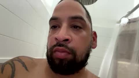 Snapshot of chrisr4203 chatting on 12/18/25, 01:00 chrisr4203 online show from 12/18/25, 01:00