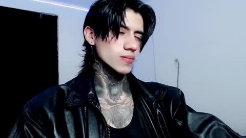 Snapshot of chriss_opp chatting on 02/06/25, 01:43 CHRIS INDEPENT MODEL online show from 02/06/25, 01:43