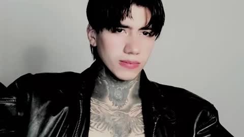 Snapshot of chriss_opp chatting on 11/01/25, 01:24 CHRIS INDEPENT MODEL online show from 11/01/25, 01:24