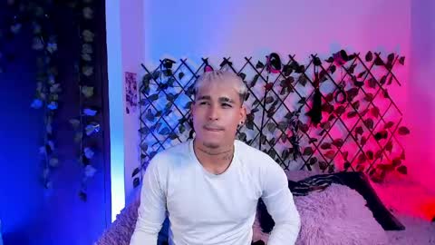 Snapshot of chriss_wg_ chatting on 04/12/26, 10:59 Christian Wang online show from 04/12/26, 10:59