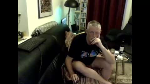 Snapshot of chrissell chatting on 12/16/25, 01:32 chrissell online show from 12/16/25, 01:32