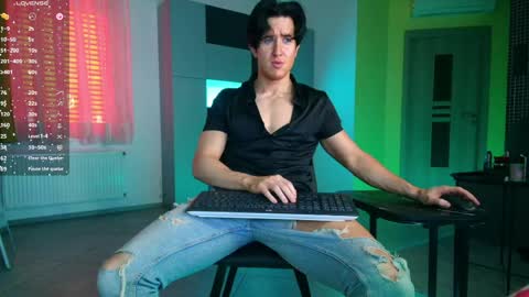 Snapshot of christianlevine_ chatting on 05/14/26, 08:32 UPVOTE ME ------ ILL DO SOMETHING FOR FREE online show from 05/14/26, 08:32