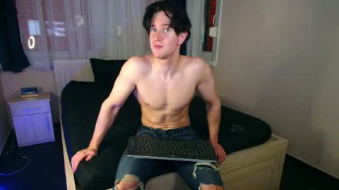 Snapshot of christianlevine_ chatting on 07/22/26, 04:15 UPVOTE ME ------ ILL DO SOMETHING FOR FREE online show from 07/22/26, 04:15