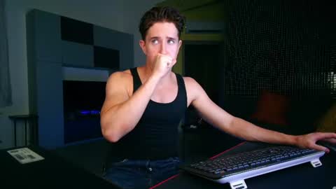 Snapshot of christianlevine_ chatting on 08/05/26, 07:49 UPVOTE ME ------ ILL DO SOMETHING FOR FREE online show from 08/05/26, 07:49