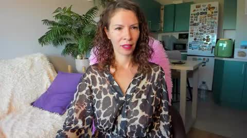 Chris online show from 10/08/25, 06:55