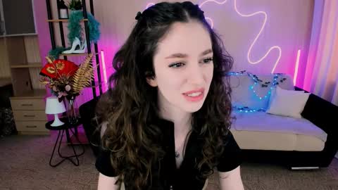 Snapshot of christinaconteeree chatting on 09/14/25, 11:20 christinaconteeree online show from 09/14/25, 11:20