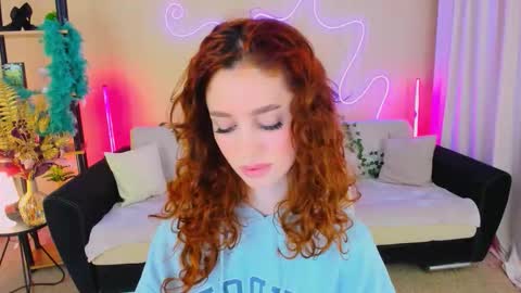 Snapshot of christinaconteeree chatting on 11/18/25, 04:33 christinaconteeree online show from 11/18/25, 04:33