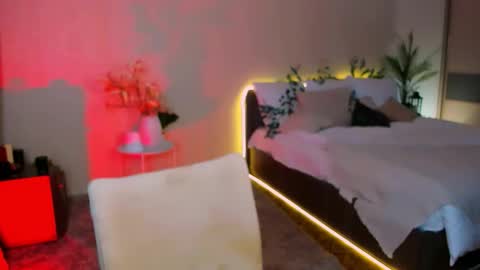 Snapshot of christinaconteeree chatting on 11/22/25, 11:20 christinaconteeree online show from 11/22/25, 11:20