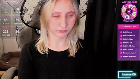 Snapshot of christinafiveplus chatting on 10/17/25, 09:17 christinafiveplus online show from 10/17/25, 09:17