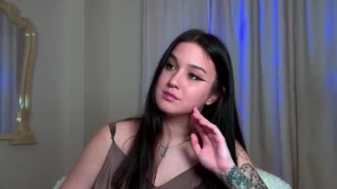 Christina online show from 10/03/25, 06:16