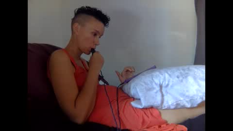 Christina Saunters online show from 10/11/25, 06:28