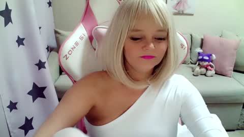 Snapshot of christirose chatting on 12/25/24, 06:31 Christi online show from 12/25/24, 06:31