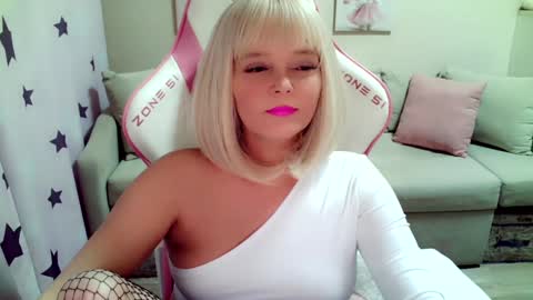 Snapshot of christirose chatting on 02/08/25, 08:09 Christi online show from 02/08/25, 08:09