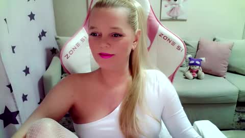 Snapshot of christirose chatting on 01/17/26, 07:35 Christi online show from 01/17/26, 07:35