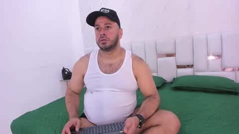 Snapshot of christopher_cruz_ chatting on 12/14/25, 09:41 christopher_cruz_ online show from 12/14/25, 09:41