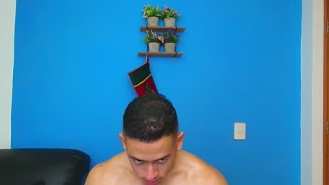 Snapshot of christopher_w chatting on 12/16/24, 01:42 Christopher online show from 12/16/24, 01:42