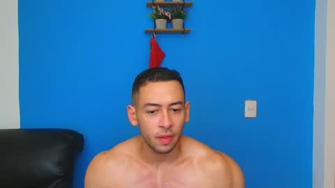 Snapshot of christopher_w chatting on 01/01/25, 09:52 Christopher online show from 01/01/25, 09:52