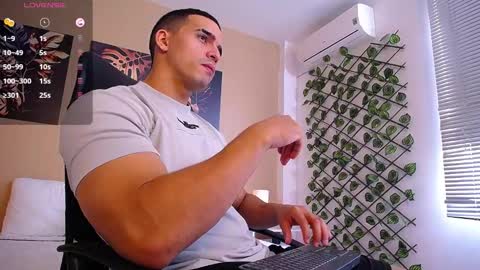 Snapshot of christopherblack_ chatting on 01/08/26, 01:35 Christopher Black online show from 01/08/26, 01:35