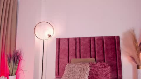 Snapshot of christy_seaa chatting on 02/25/25, 06:09 Christy online show from 02/25/25, 06:09